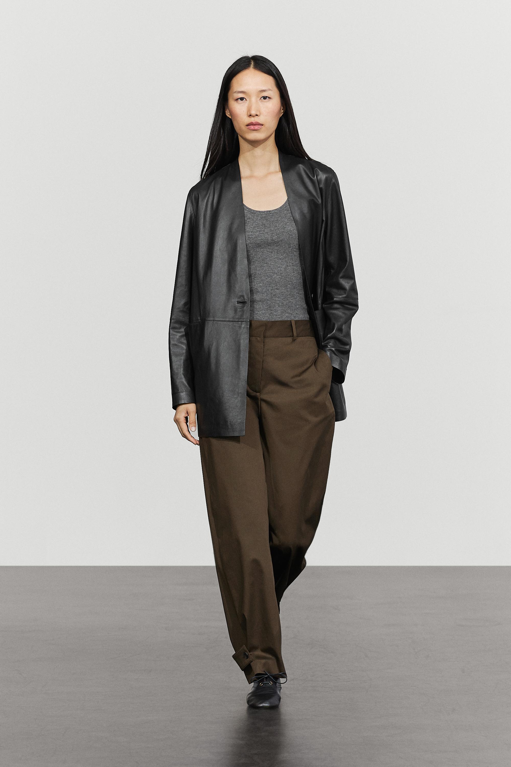 Pants with button-tab hem detail — Black gold