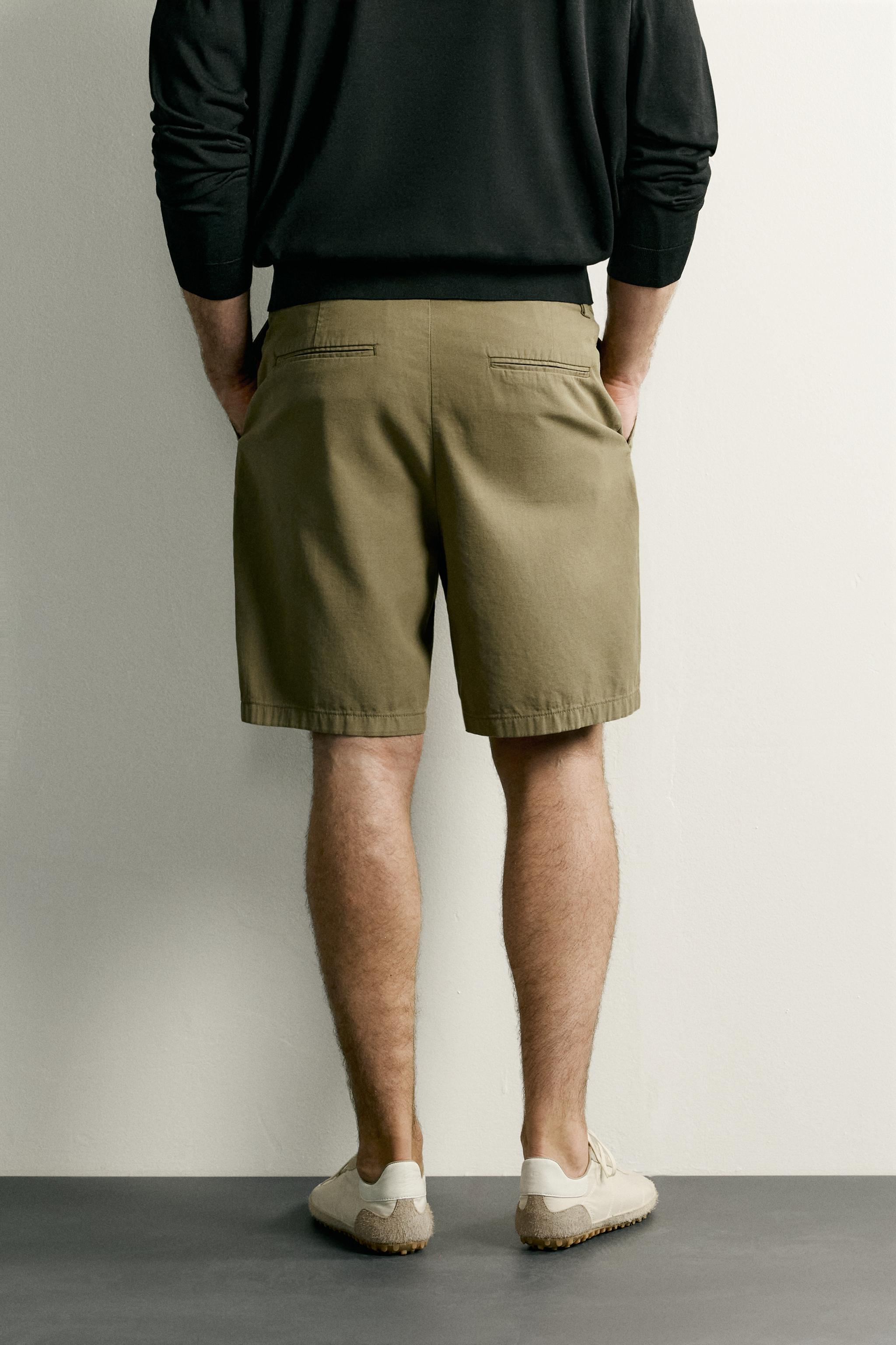 REGULAR FIT PLEATED SHORTS