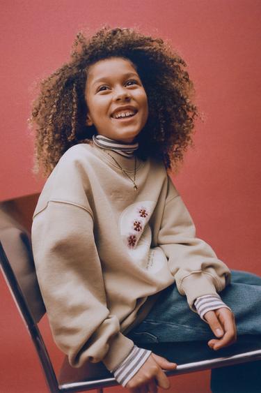 SWEAT AVEC PIÈCE BRODÉE - Beige de Zara - Image 5