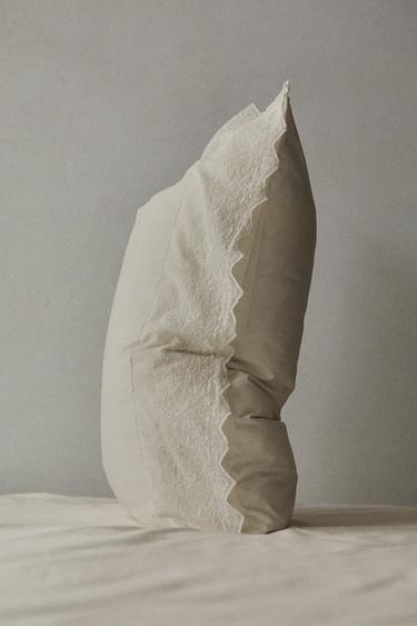 TAIE D’OREILLER BRODÉE PERCALE DE COTON (200 FILS) - Écru de Zara - Image 5