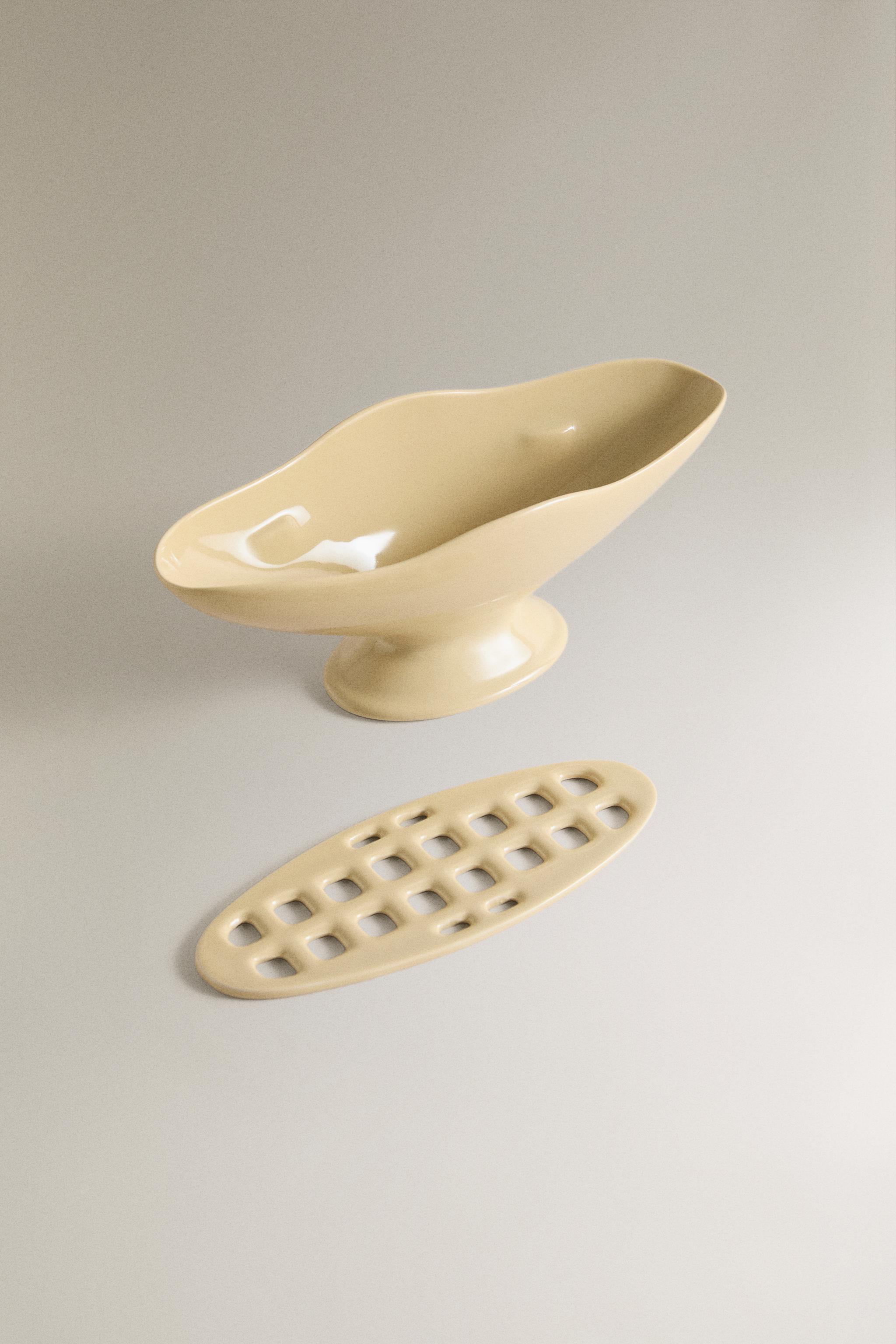SMALL OVAL WAVY VASE | STUDIO MARY LENNOX — Light khaki