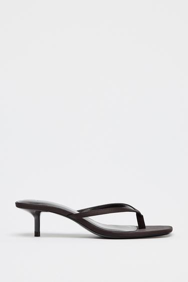 SANDALER I SATIN MED KITTEN HEEL - Brun fra Zara
