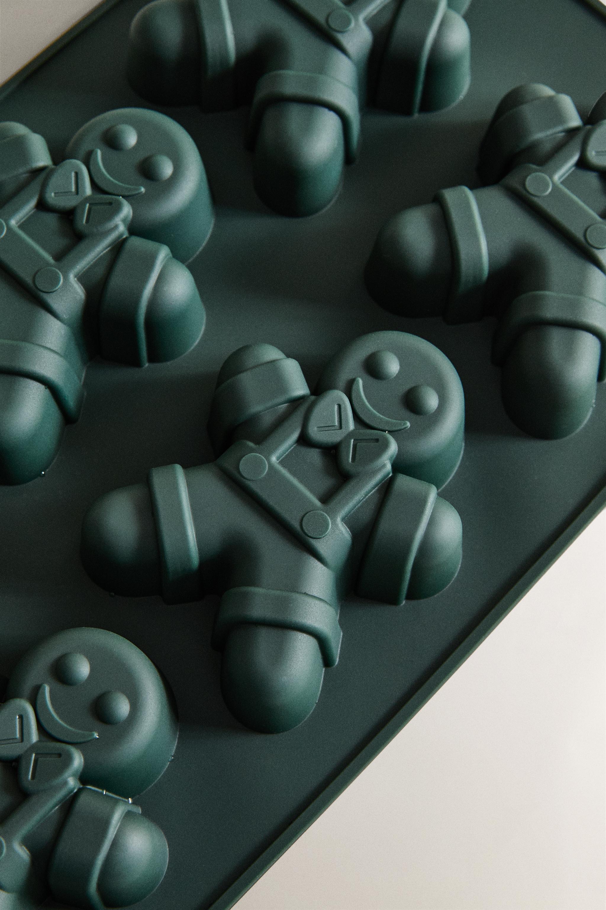 CHRISTMAS GINGERBREAD COOKIE BAKING MOLD