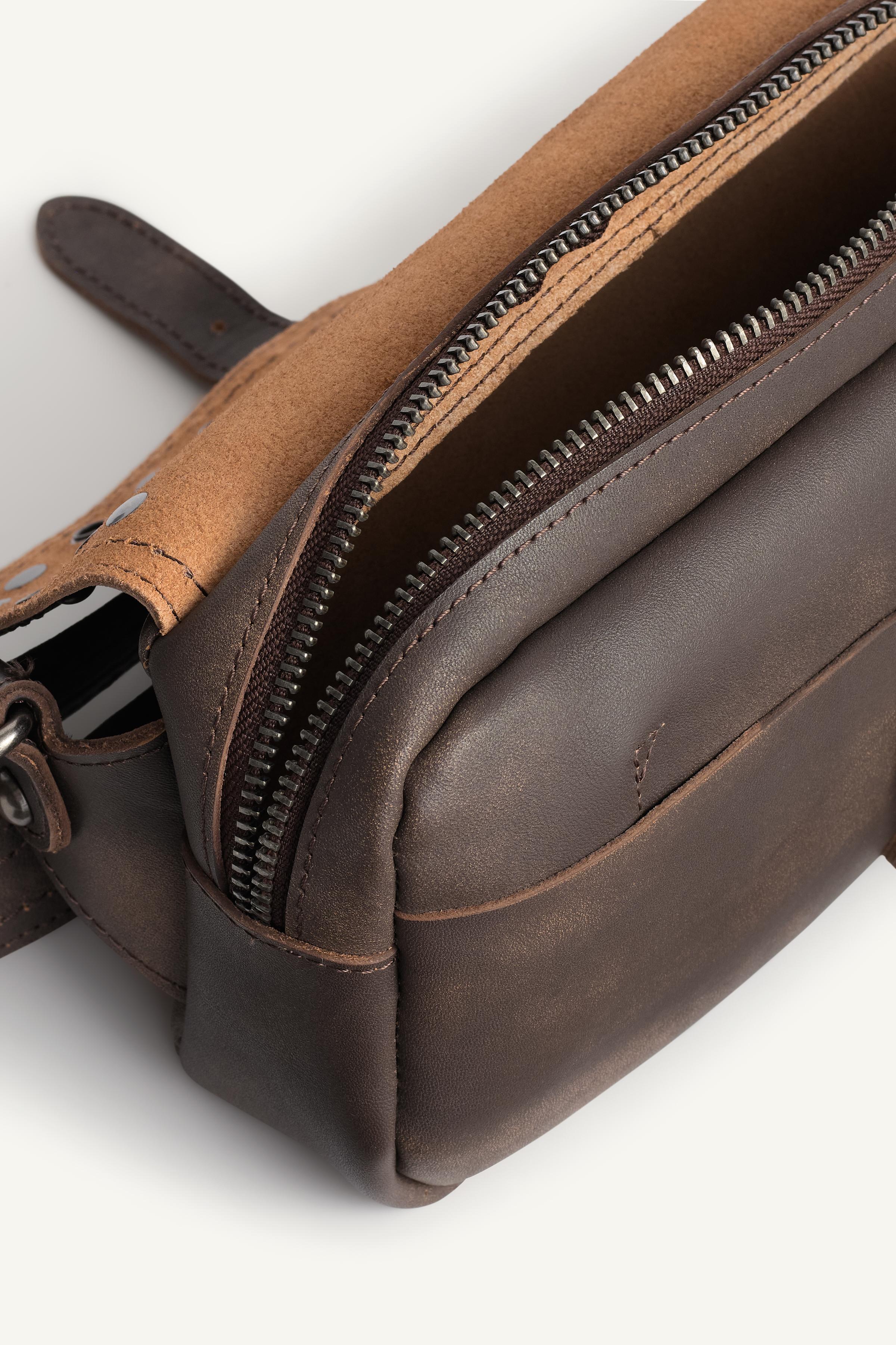 SAC BANANE EN CUIR À CLOUS