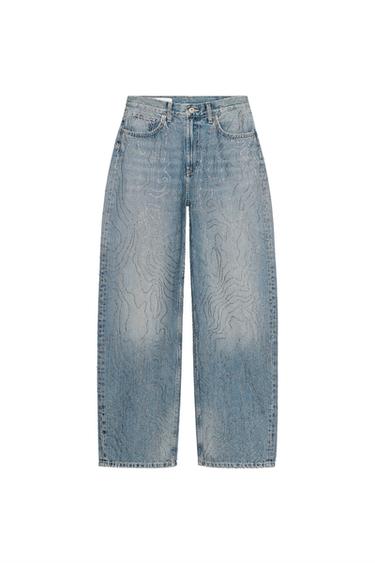 Front view of straight blue jeans with glitter, high-waisted, five pockets, and front zip and button closure.