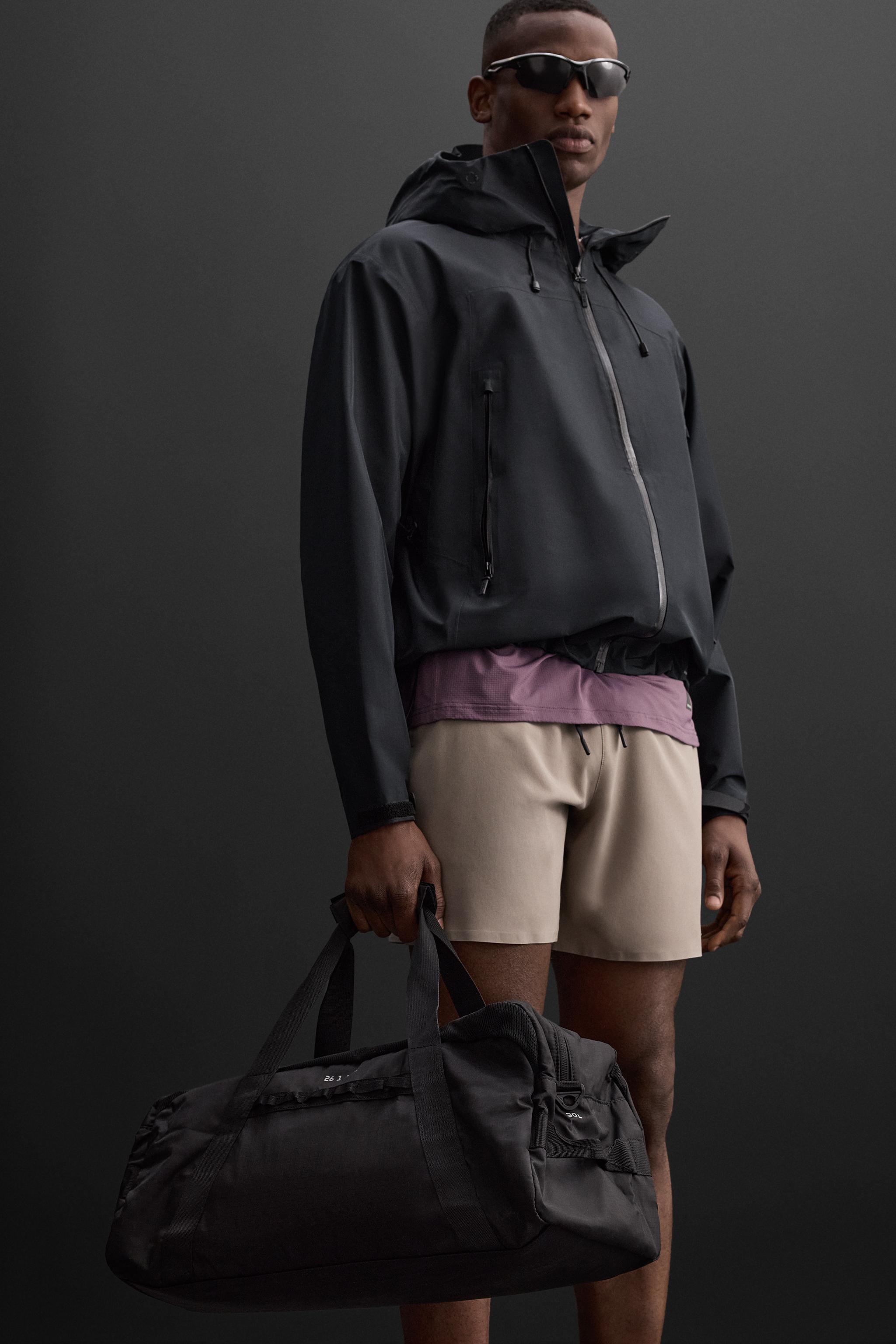 【ZARA】多機能スポーツバッグ ブラック | 3165/520/800 MULTI-FUNCTIONAL SPORT BAG - Black | ZARA United States