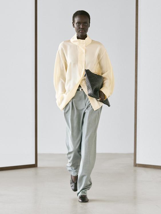 Flowing trousers with darts