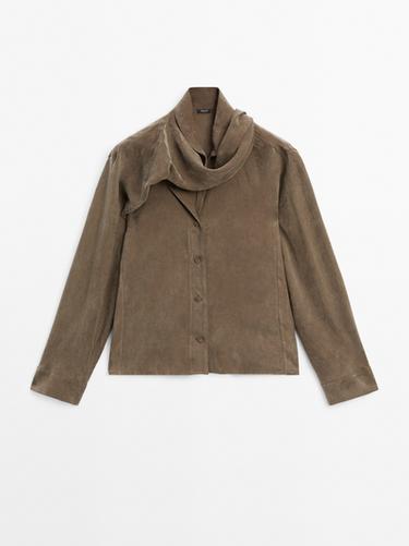 Camisa con lazada al cuello - Marrón de Zara