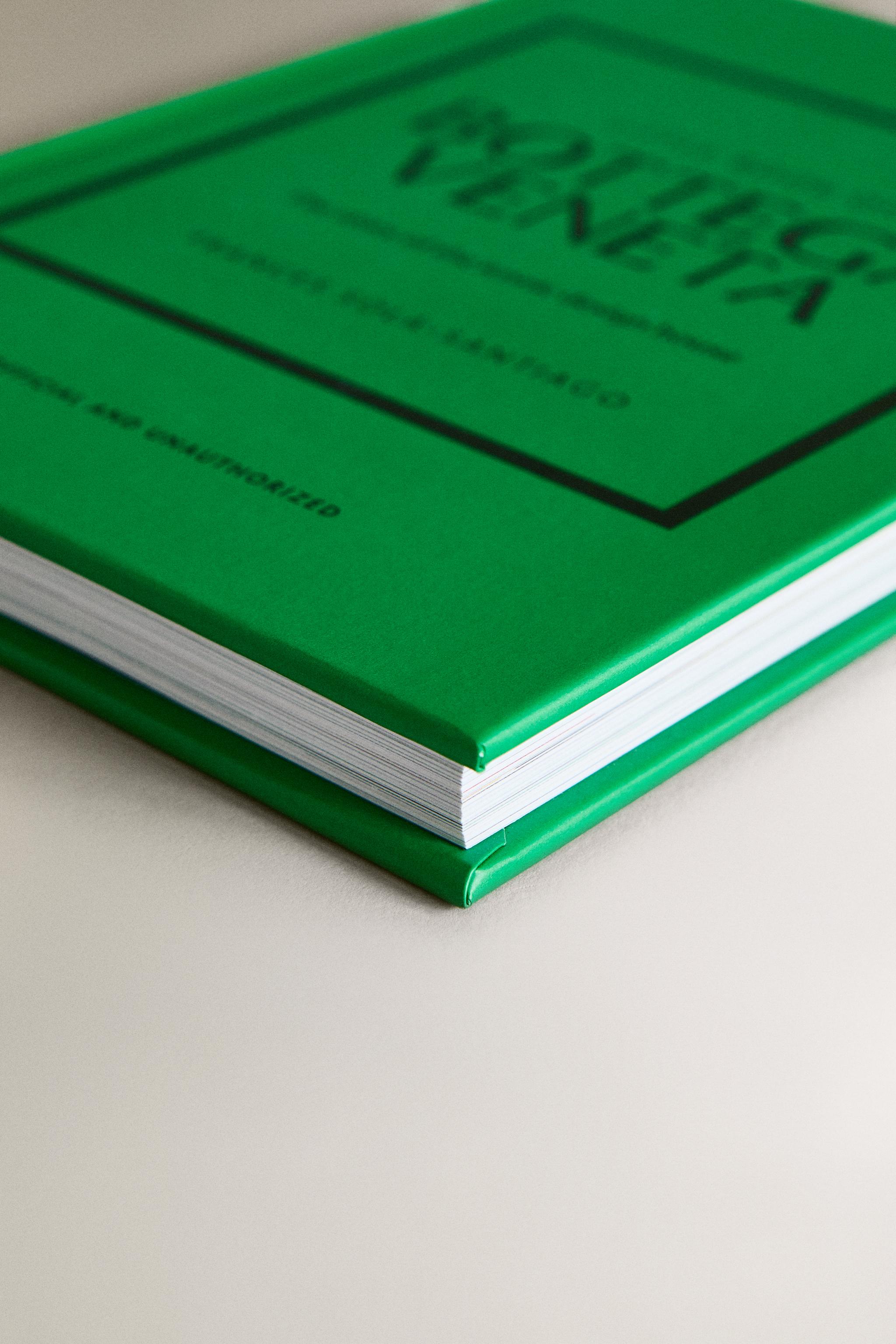 THE LITTLE BOOK OF BOTTEGA VENETA KİTABI (İNGİLİZCE) - Yeşil
