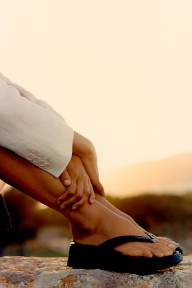 SANDALIAS PLATAFORMA HAVAIANAS ® x ZARA - Negro de Zara