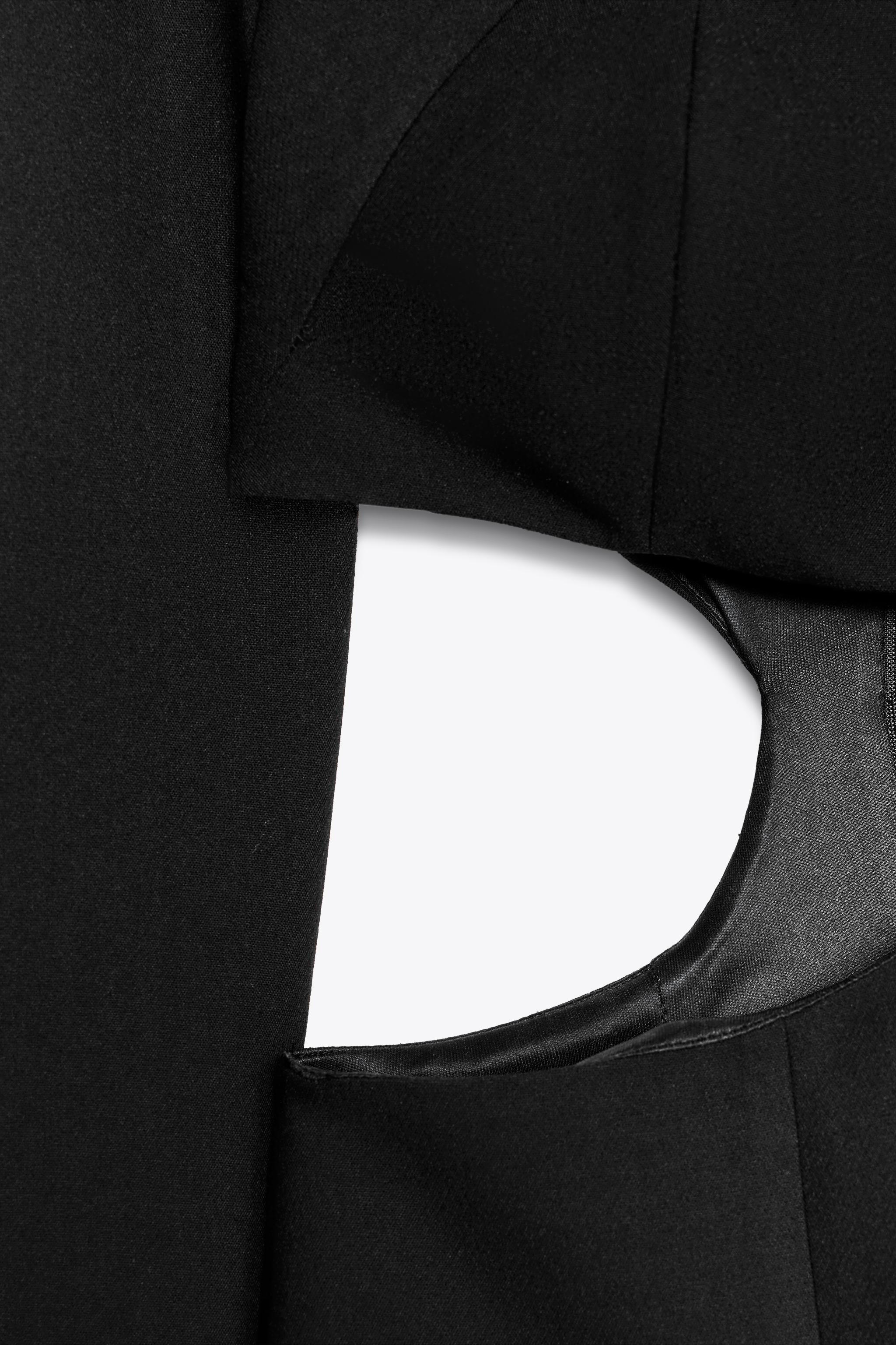 ROBE COURTE CUT OUT