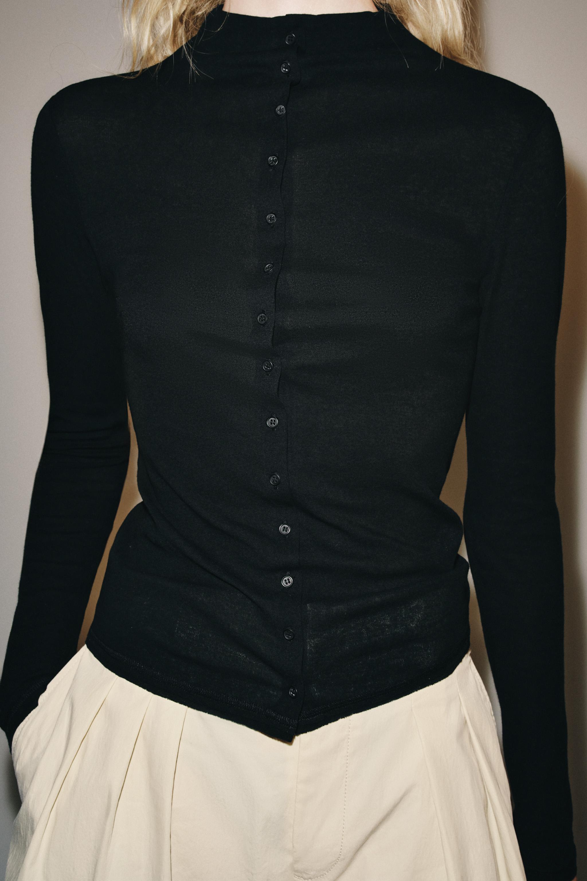 BUTTONED HIGH NECK T-SHIRT