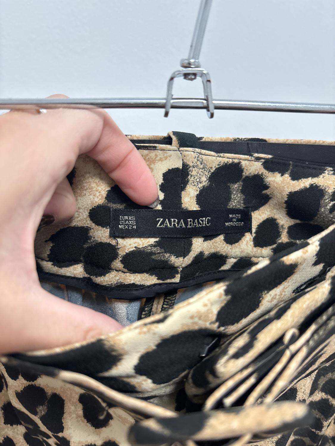 BELTED LEOPARD PRINT BERMUDA SHORTS - Image 3