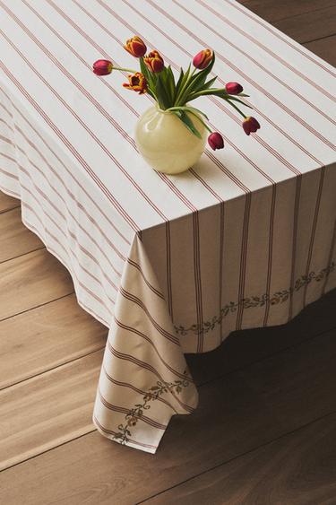 TOALHA DE MESA COM BORDADO FLORAL EM PONTO CRUZ - Terracota da Zara