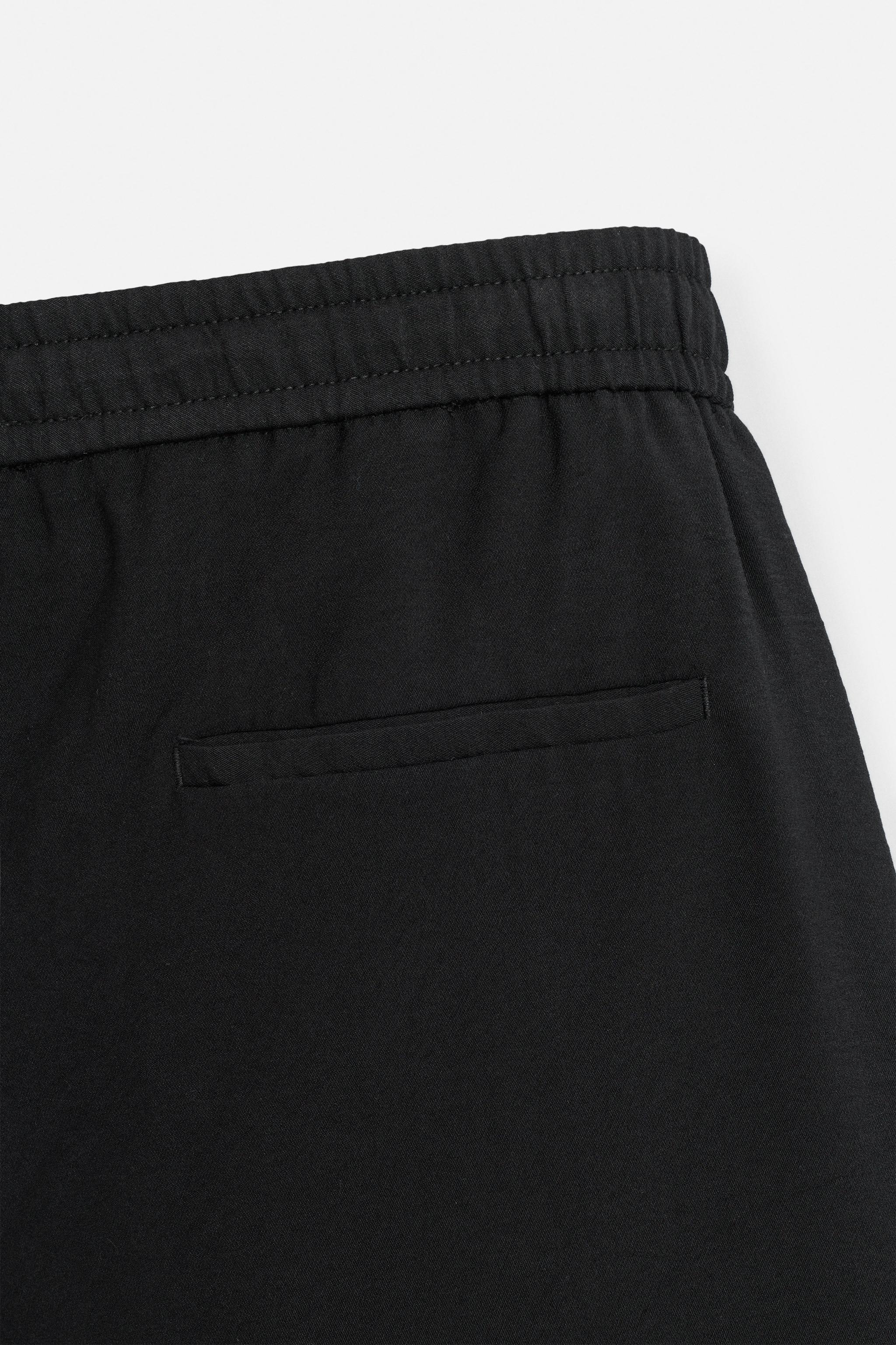 FLOWY RELAXED FIT BERMUDA SHORTS