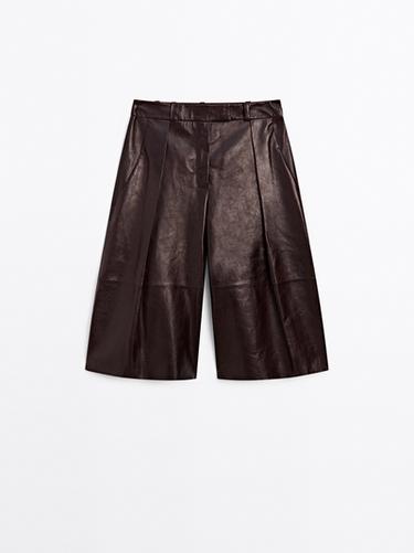 Bermuda piel napa pinzas - STUDIO - Burdeos de Zara