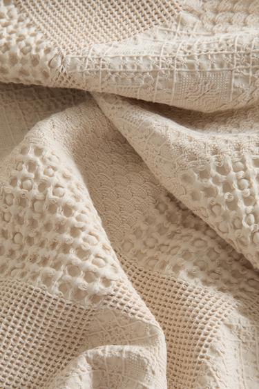 COLCHA PATCHWORK - Beige oscuro de Zara