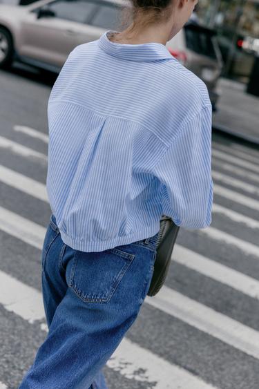 УКОРОЧЕННАЯ РУБАШКА ОКСФОРД В ПОЛОСКУ СО СКЛАДКАМИ НА ТАЛИИ — Цвет небеленого полотна/Синий от Zara