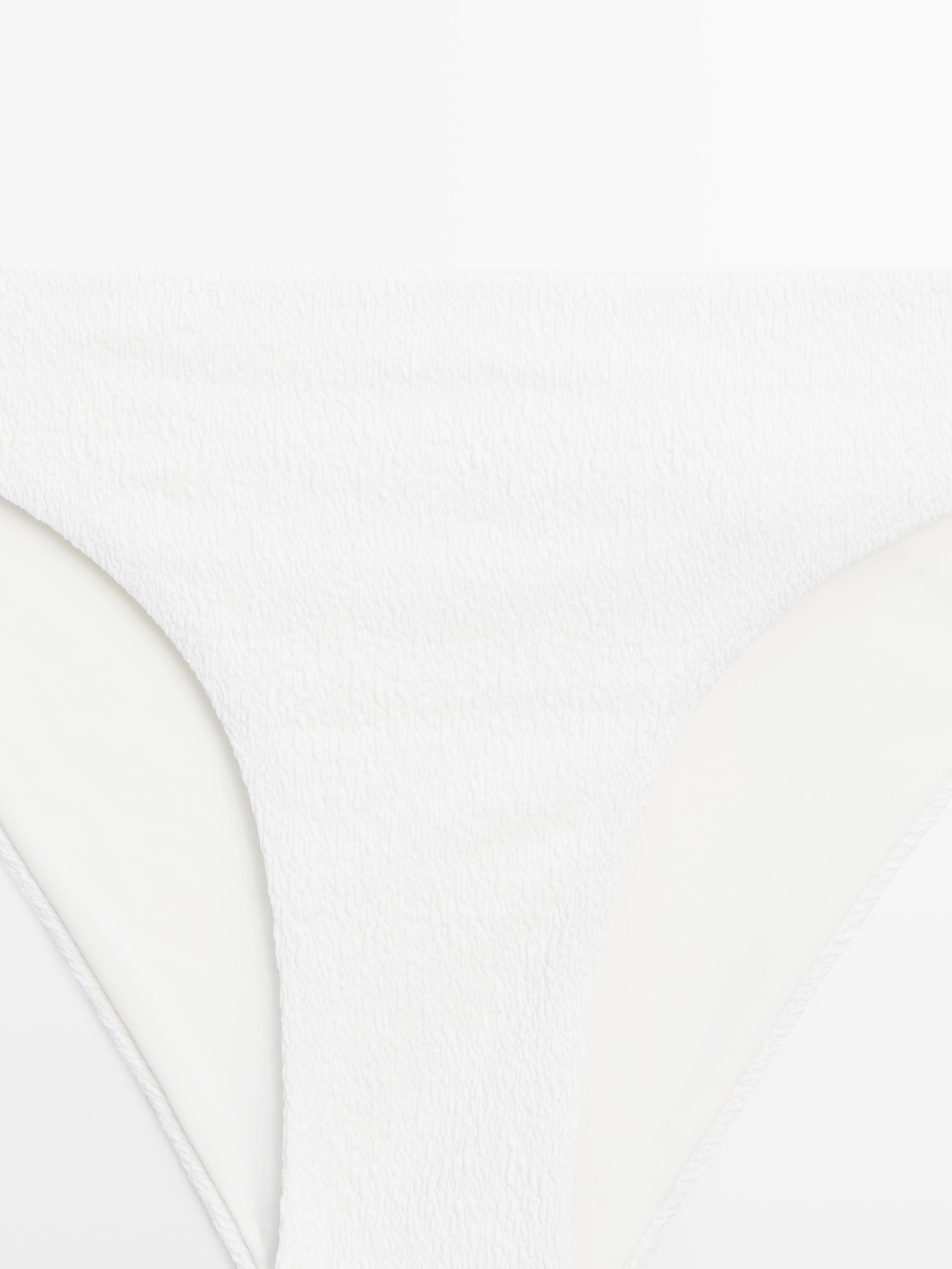 Bas de bikini textur
