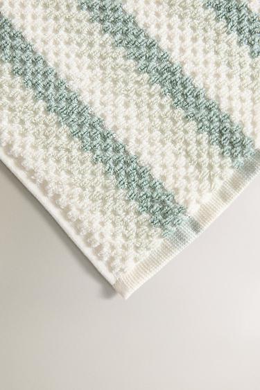 GEOMETRIC JACQUARD BATH TOWEL - Blue / Green by Zara - Image 2