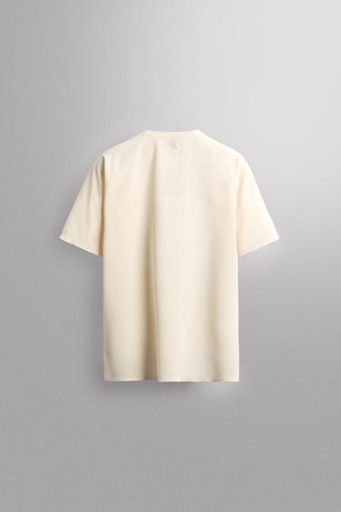 T-SHIRT STRUCTURE PERFORÉE - Écru de Zara - Image 6