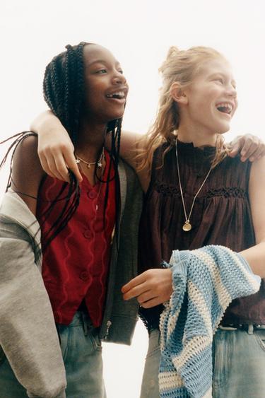 قميص دانتيل بثنيات تزيينية - بني داكن by Zara