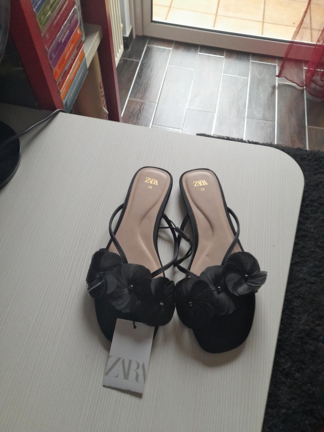 FLORAL FLAT SANDALS