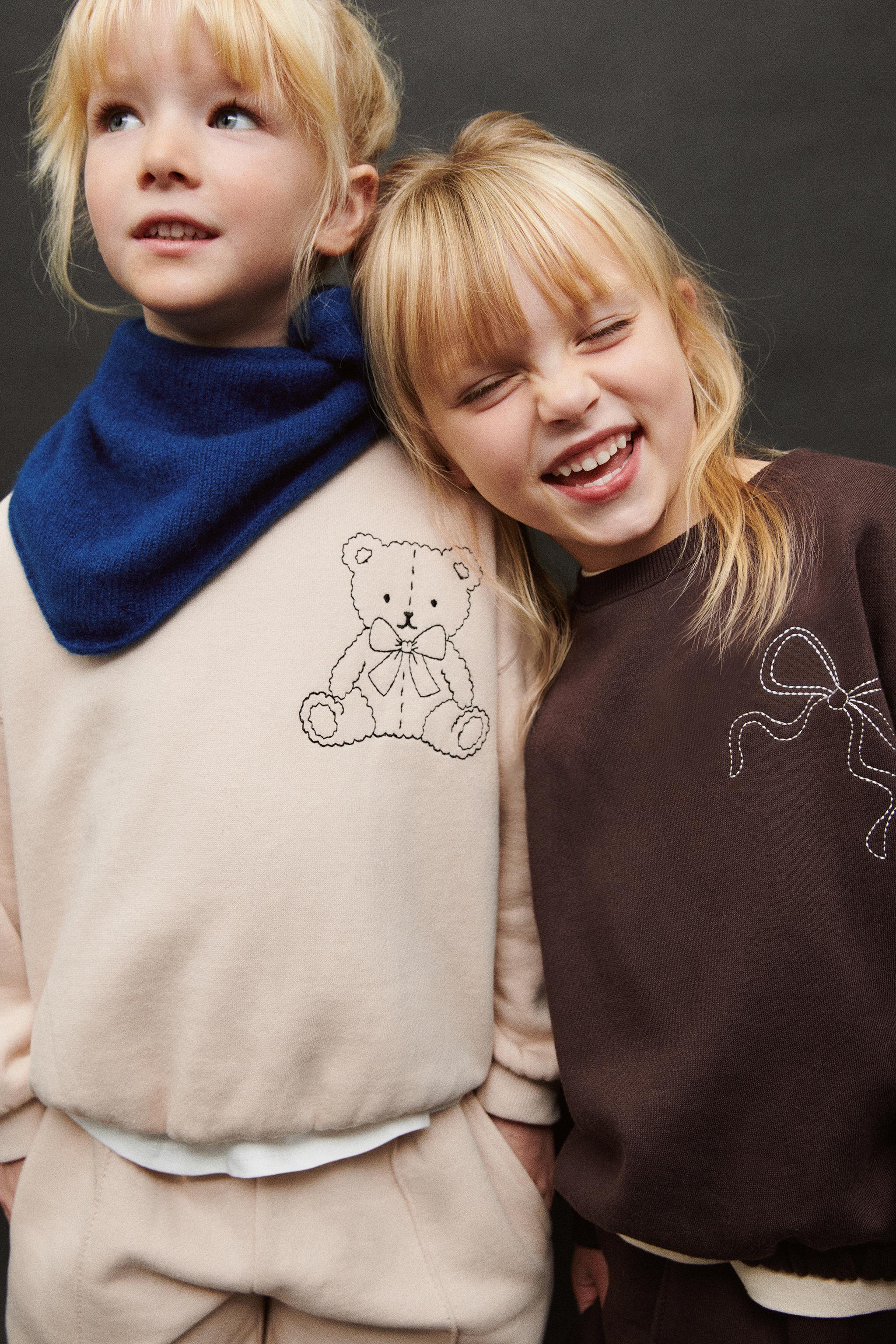 CONTRAST EMBROIDERED SWEATSHIRT