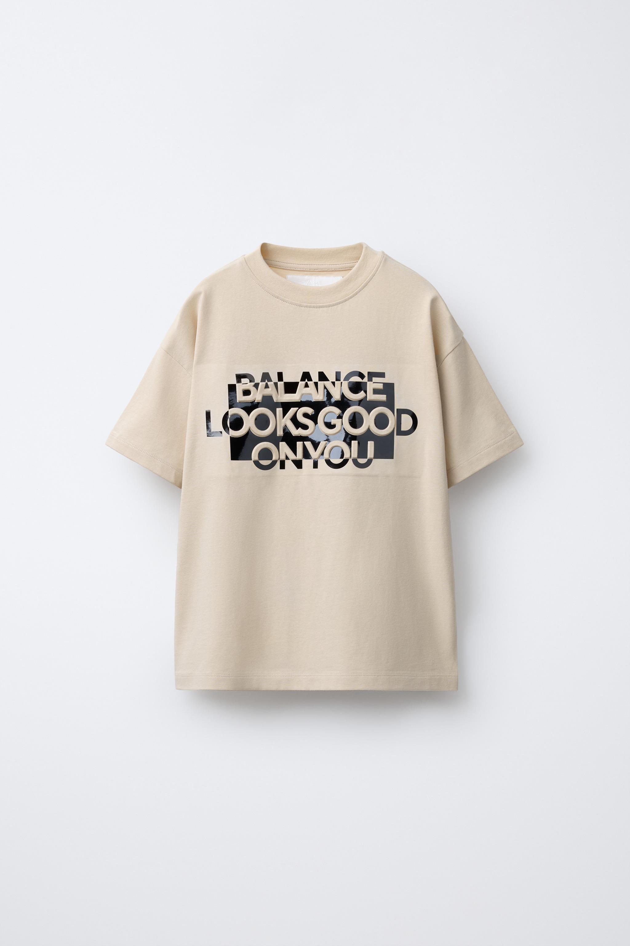 333K Tシャツ レリーフ加工テキストTシャツ - サンド | ZARA Japan / 日本