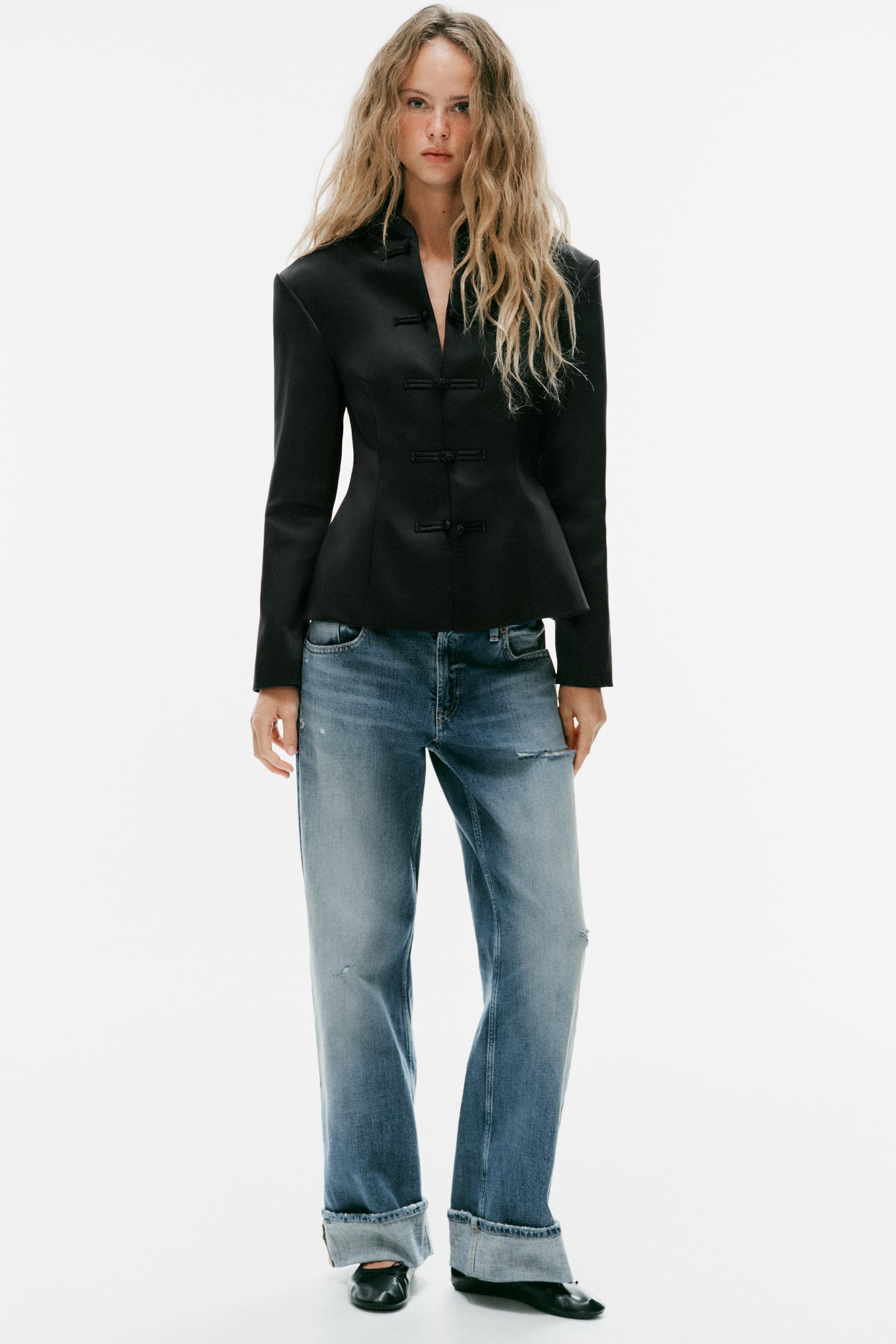 VESTE SATINÉE À BRANDEBOURGS