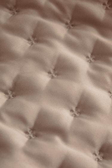 PLAIN QUILT WITH KNOTS - Pink by Zara