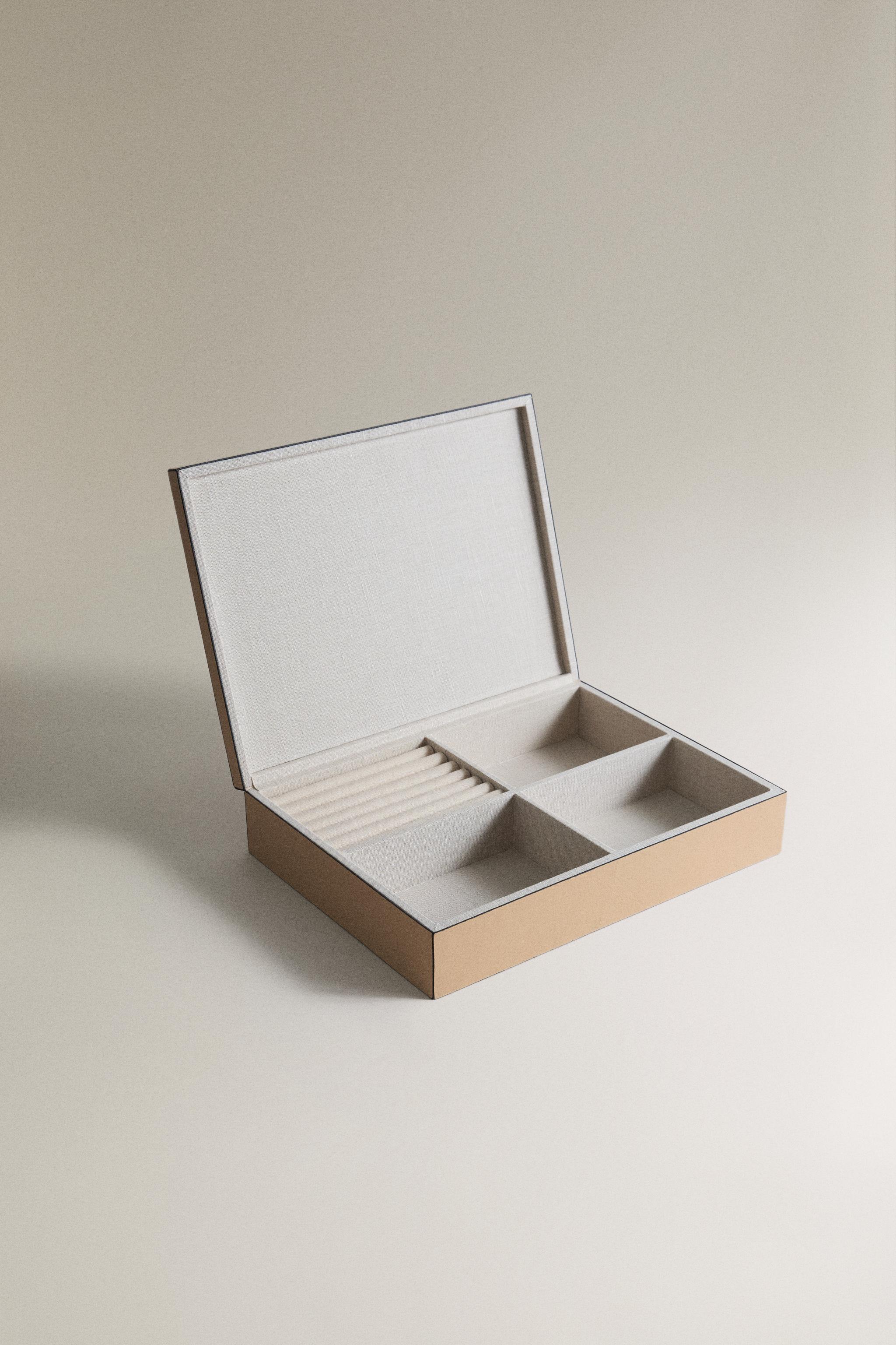 LEATHER JEWELLERY BOX — Light beige