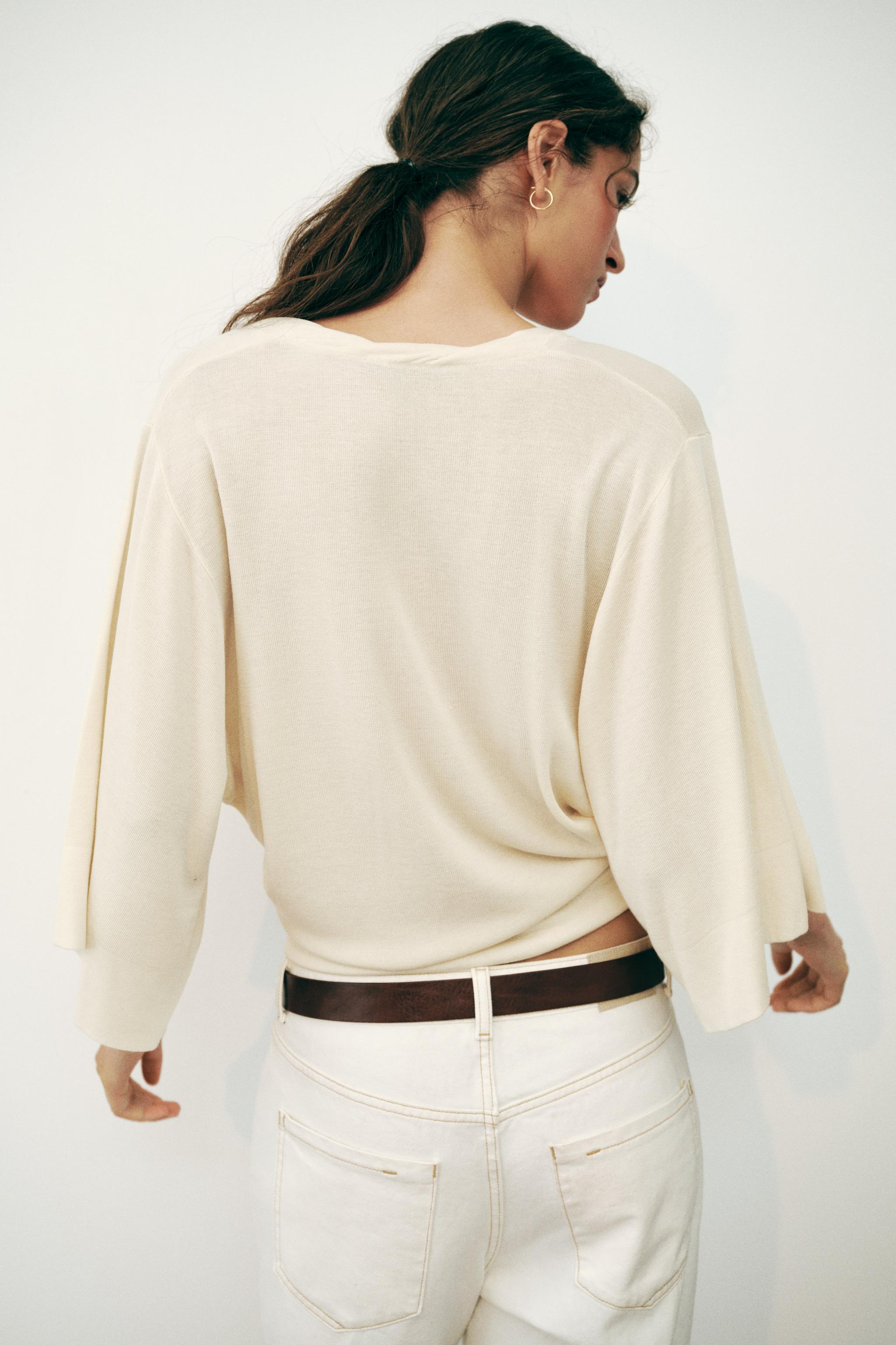 GATHERED ROUND NECK KNIT TOP