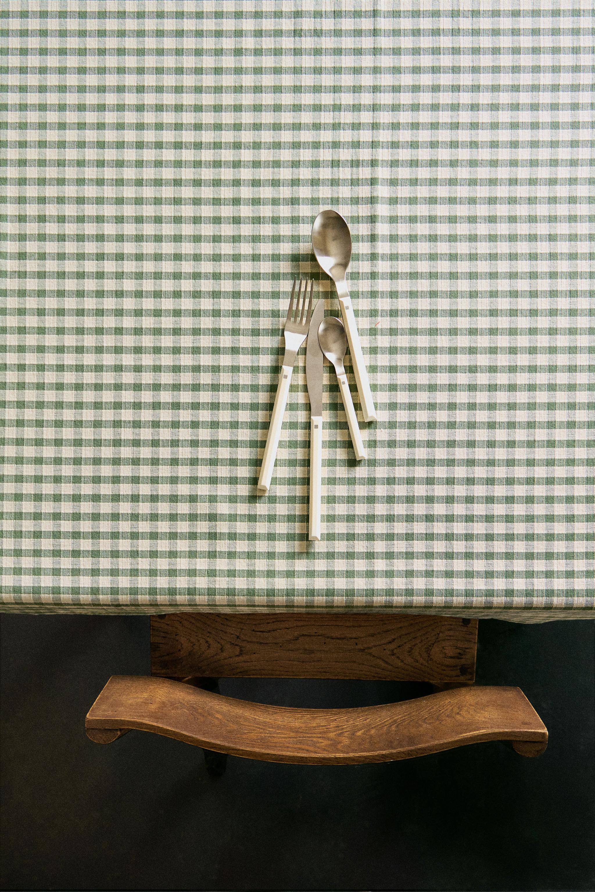 NAPPE CARREAUX ET SURPIQÛRE