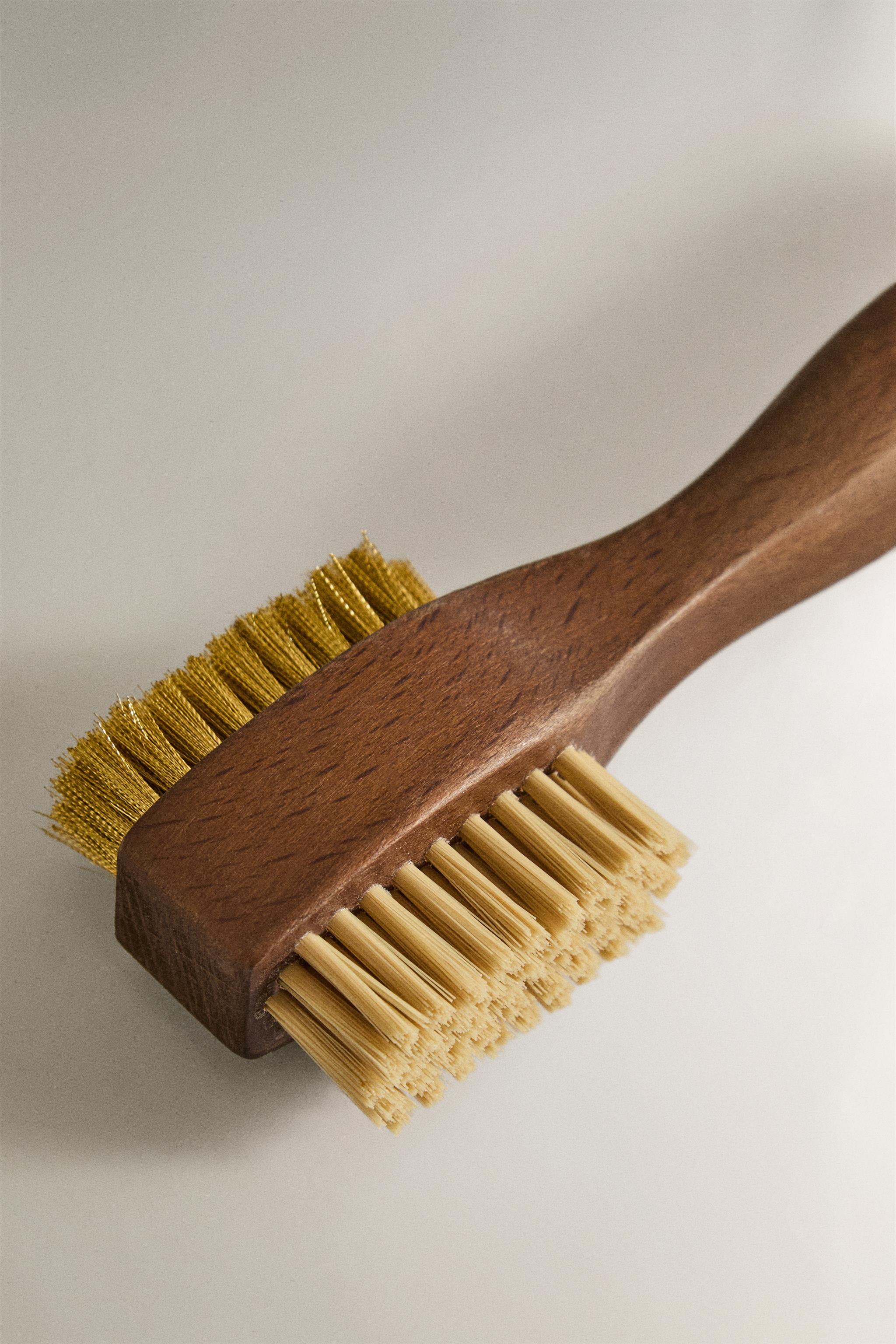 WOODEN GOLF BRUSH