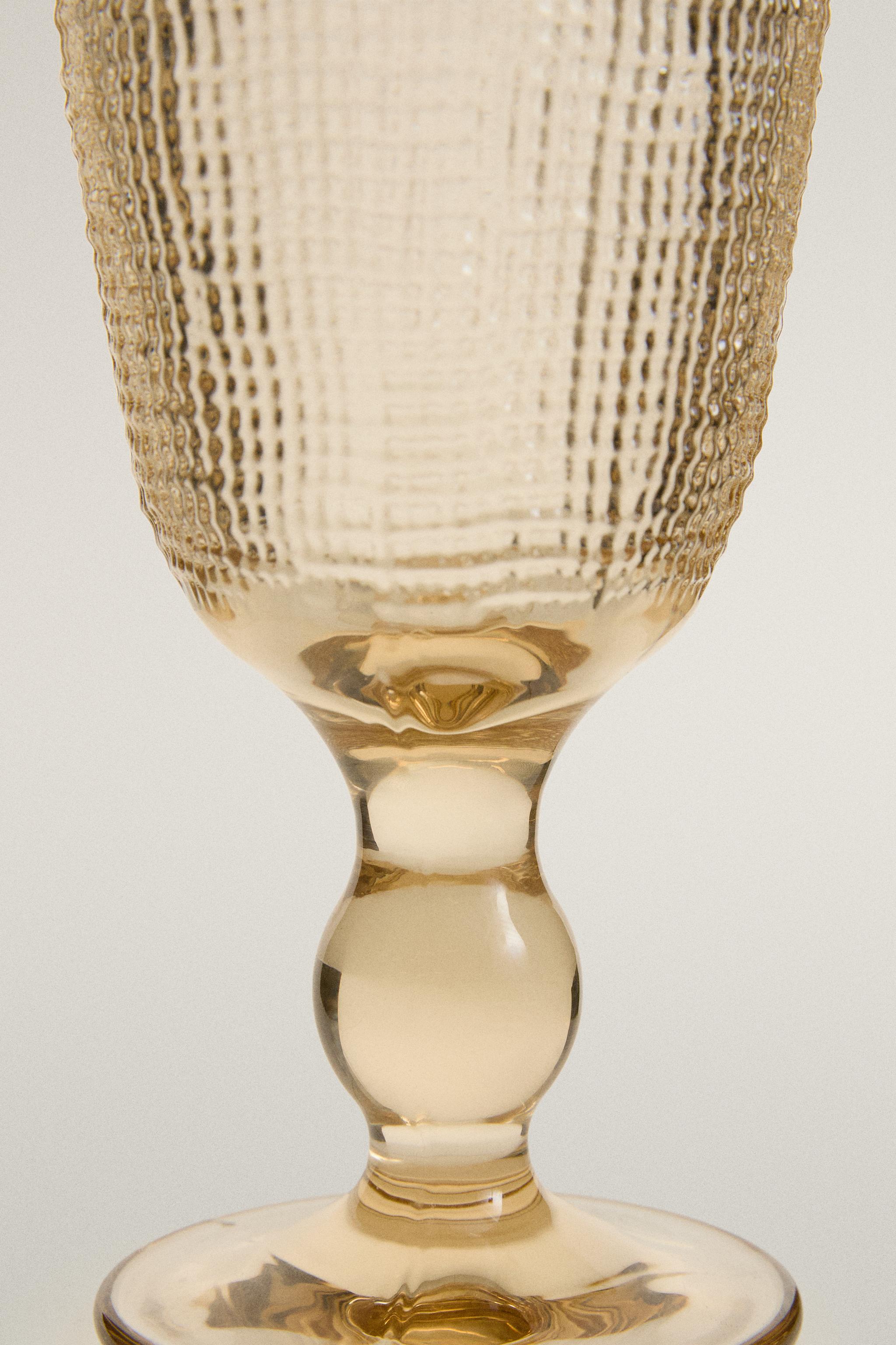 RAISED DESIGN GLASS