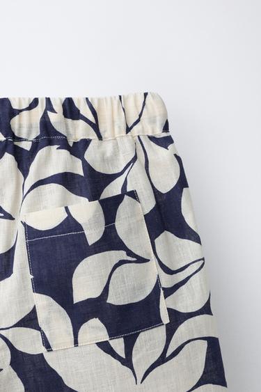 SHORT IMPRIMÉ FLEURS AVEC COTON ET LIN - Bleu marine de Zara - Image 3