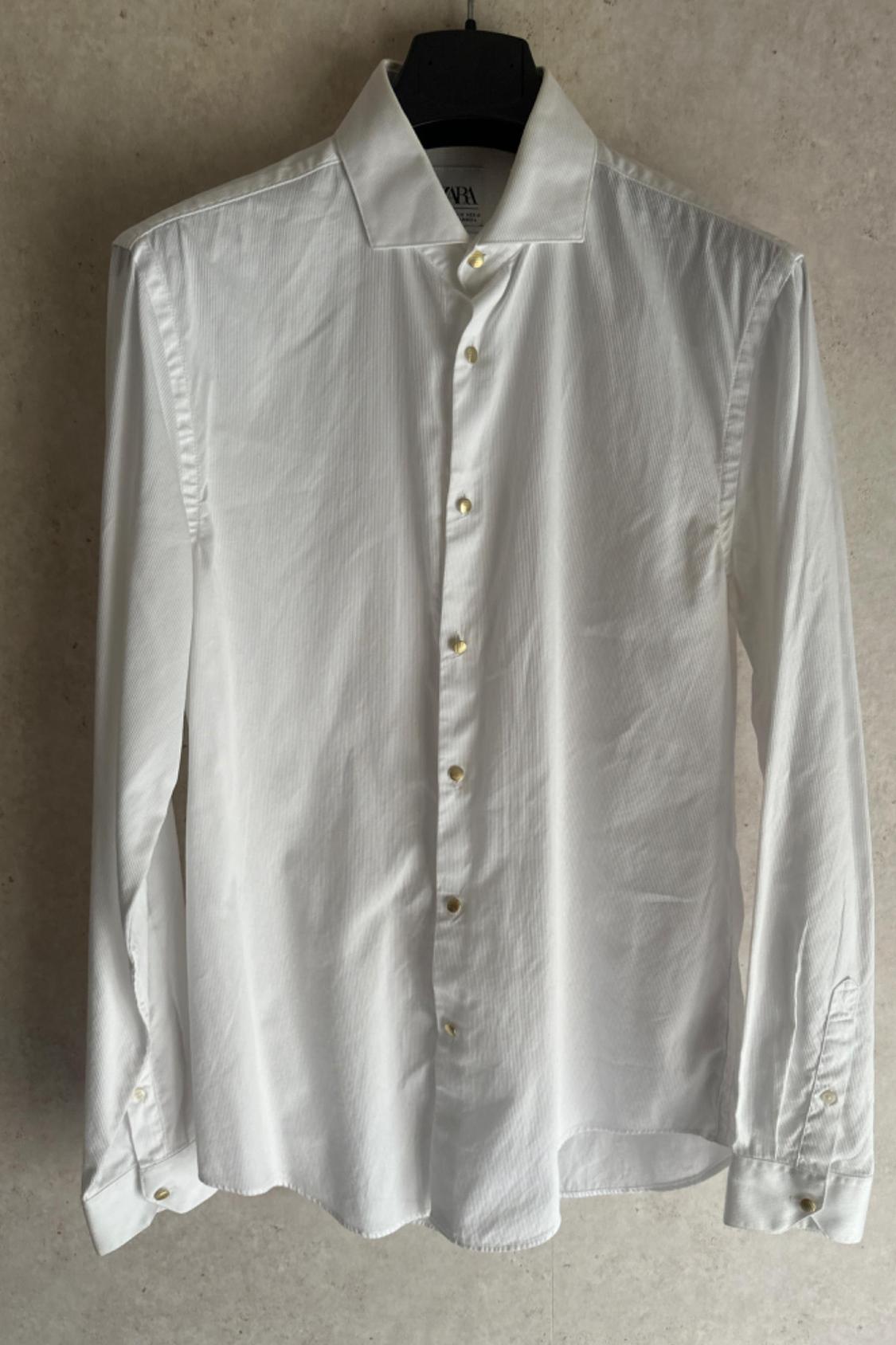 SHIRT WITH CONTRAST BUTTONS