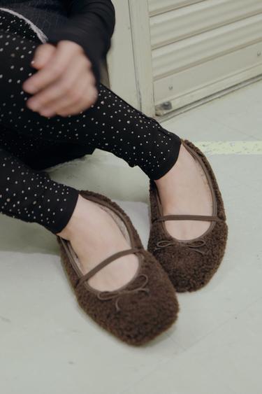 シアリング風バレリーナシューズブラウンZaraのシアリング風バレリーナシューズ - ブラウン 