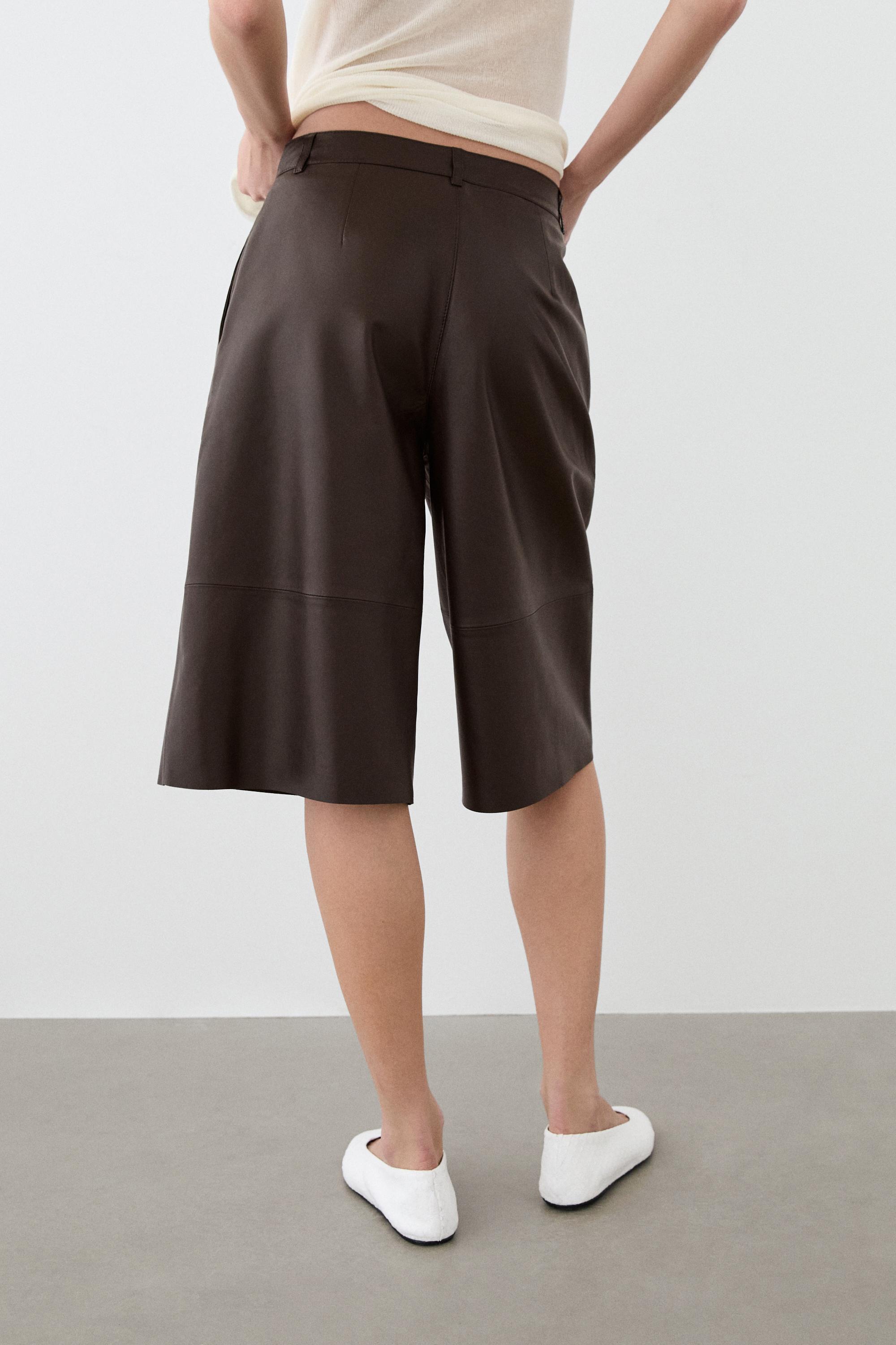 Long nappa leather Bermuda shorts