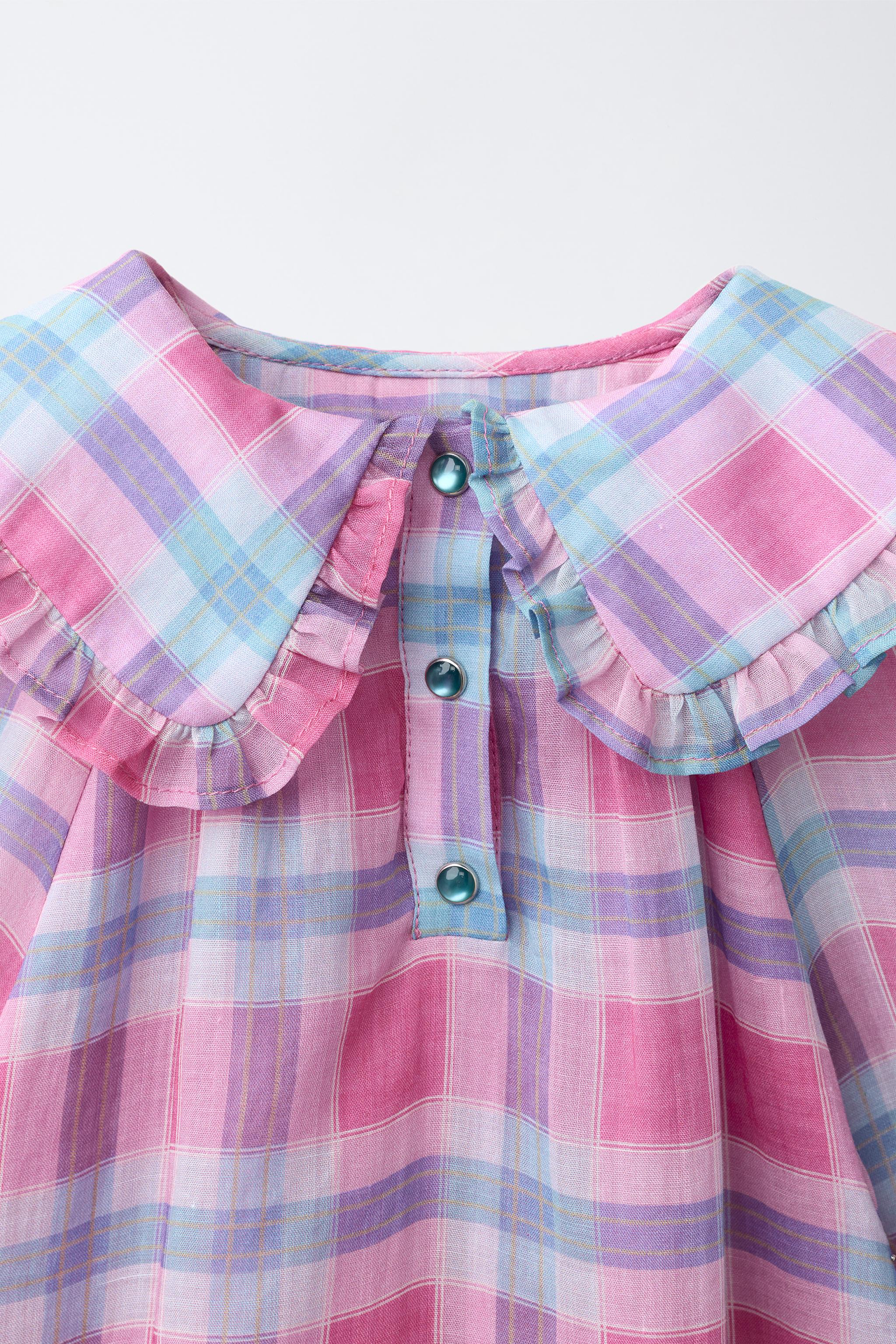 ROBE À CARREAUX ET COL CLAUDINE