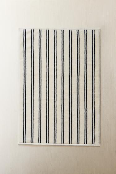 DOUBLE STRIPE BATH MAT - Ecru / Navy by Zara
