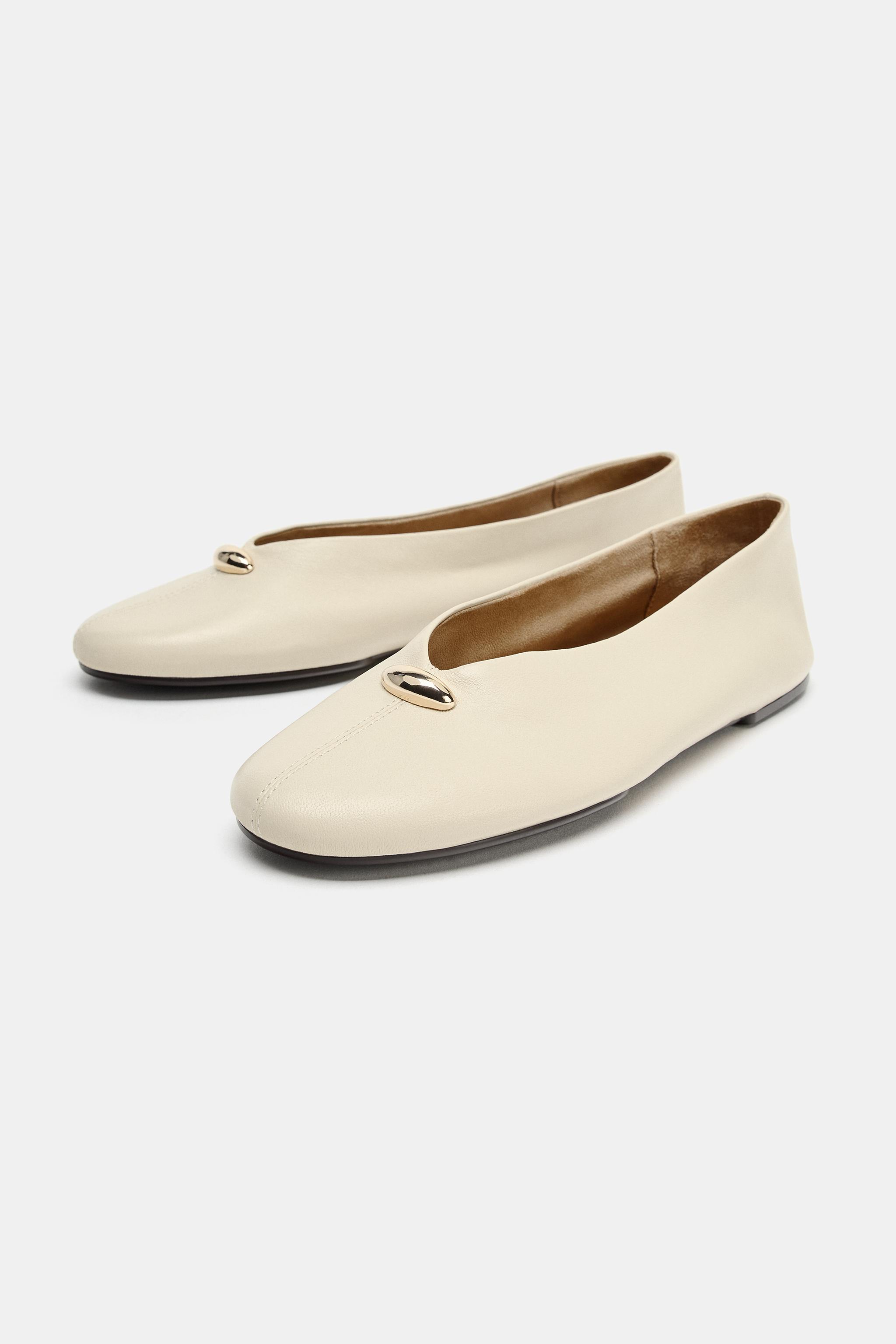 メタルアップリケ付きレザーバレエシューズ - エクリュ | ZARA Japan