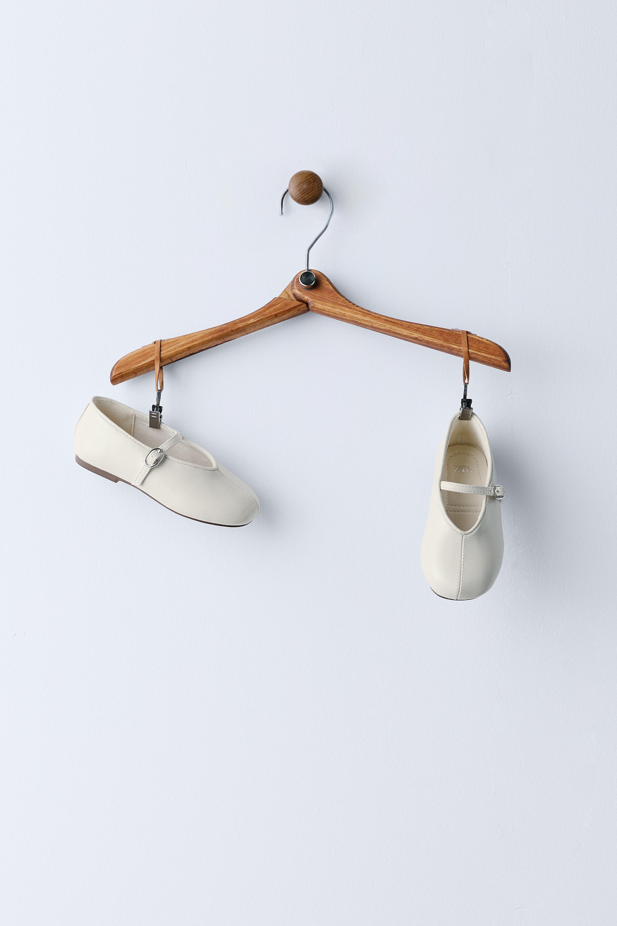 CLASSIC BALLET FLATS — Off White