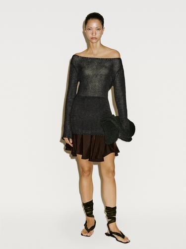 Falda corta fluida vuelo - Limited edition - Chocolate de Zara