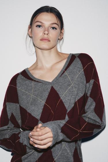 PULL 100 % LAINE À LOSANGES - Gris grenat de Zara - Image 3