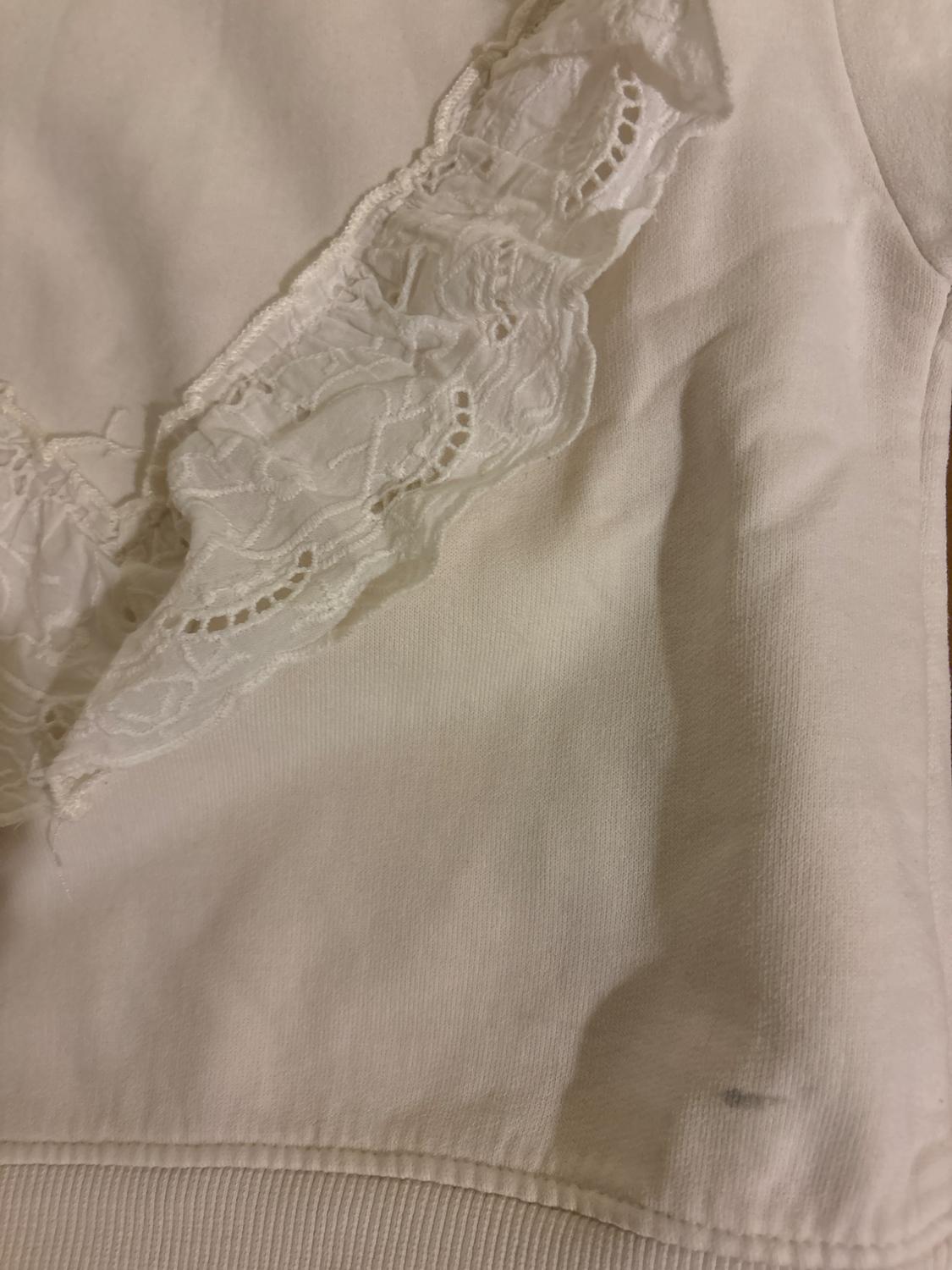 SWEATSHIRT WITH SWISS EMBROIDERY RUFFLES - Image 3