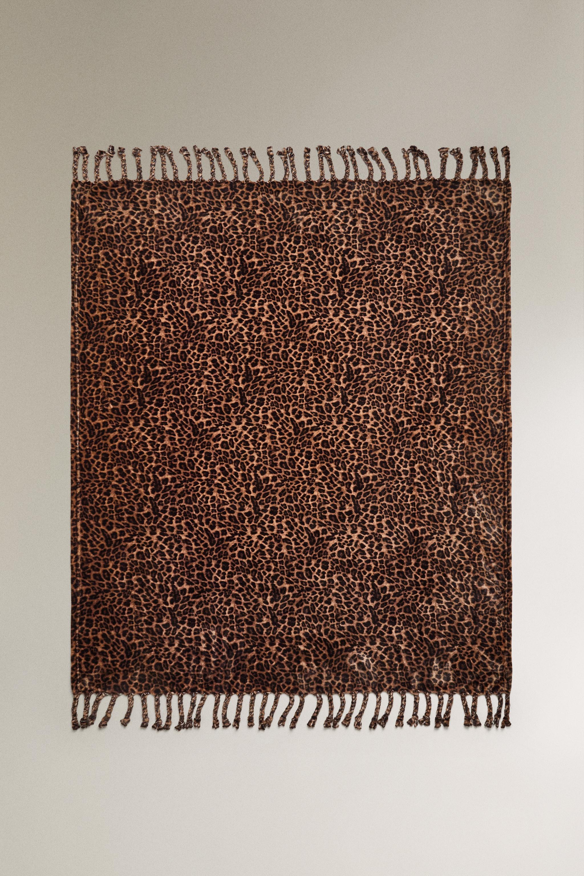 LEOPARD FLEECE BLANKET