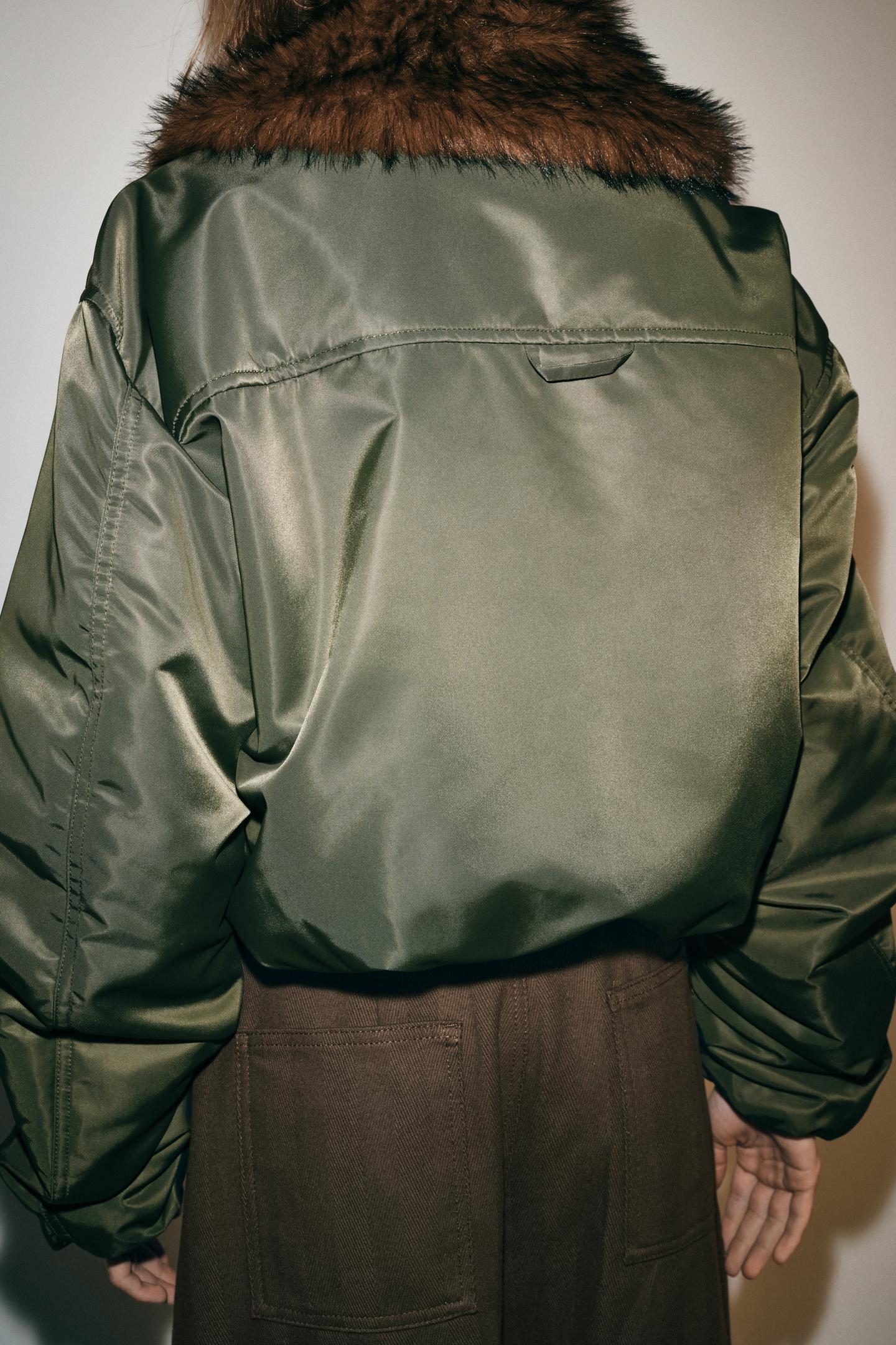 Женская куртка Zara Nylon Bomber with Faux Fur Collar ZW Collection, цвет: Зелёный — фото 3