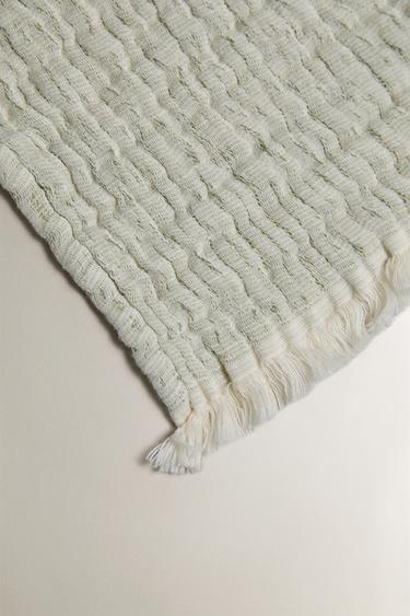 TEXTURED JACQUARD THROW - Green by Zara - Image 1